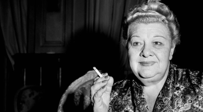 How one early 20th-century performer defanged her fat-shamers