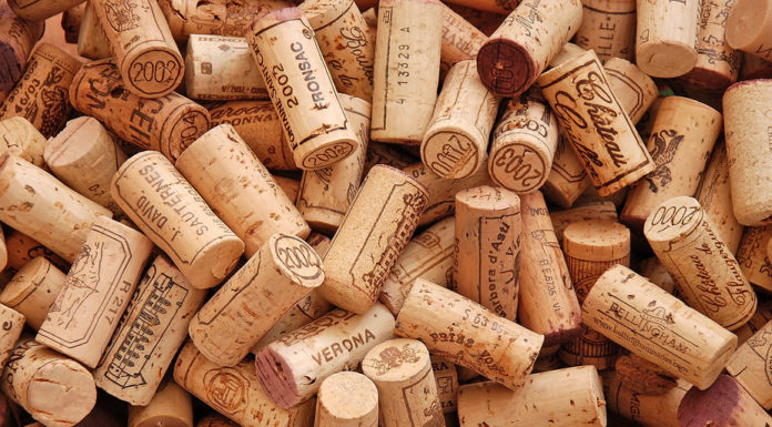 Corks seal a wine’s fate: aging under natural vs synthetic closures
